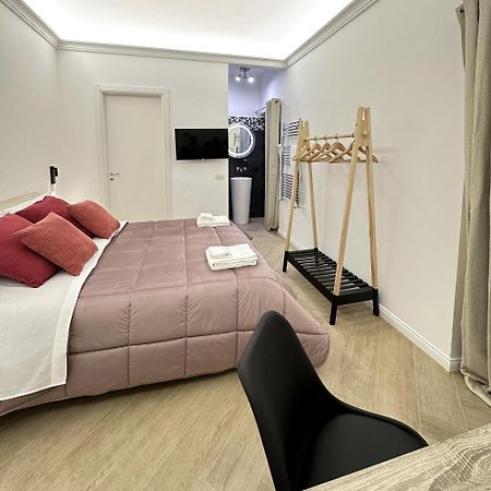 Vicki Vomero Rooms - Napoli Buitenkant foto