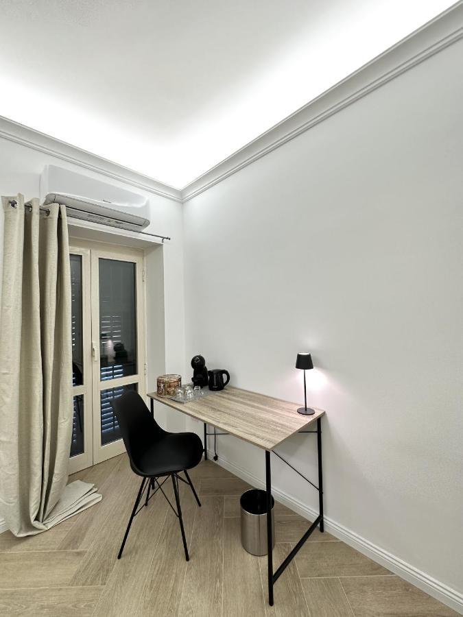 Vicki Vomero Rooms - Napoli Buitenkant foto